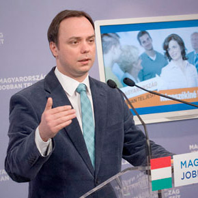 100 ezer önkéntes segíti a Fideszt