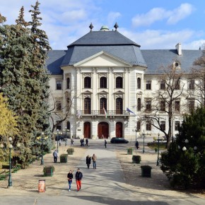 Az Eszterházy Károly Egyetemről az Országgyűlésben