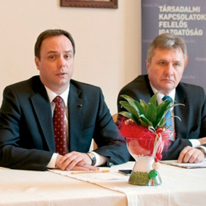 Már 1,9 millió aláírást gyűjtött a Fidesz-KDNP